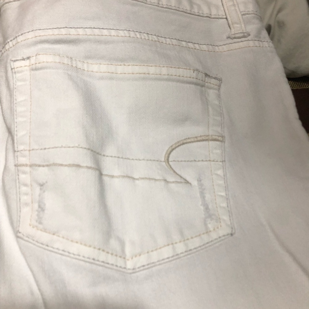 American Eagle boyfriend cut white stretch jeans